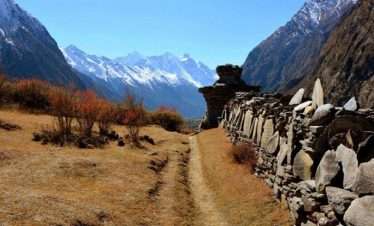 tsum valley trekking